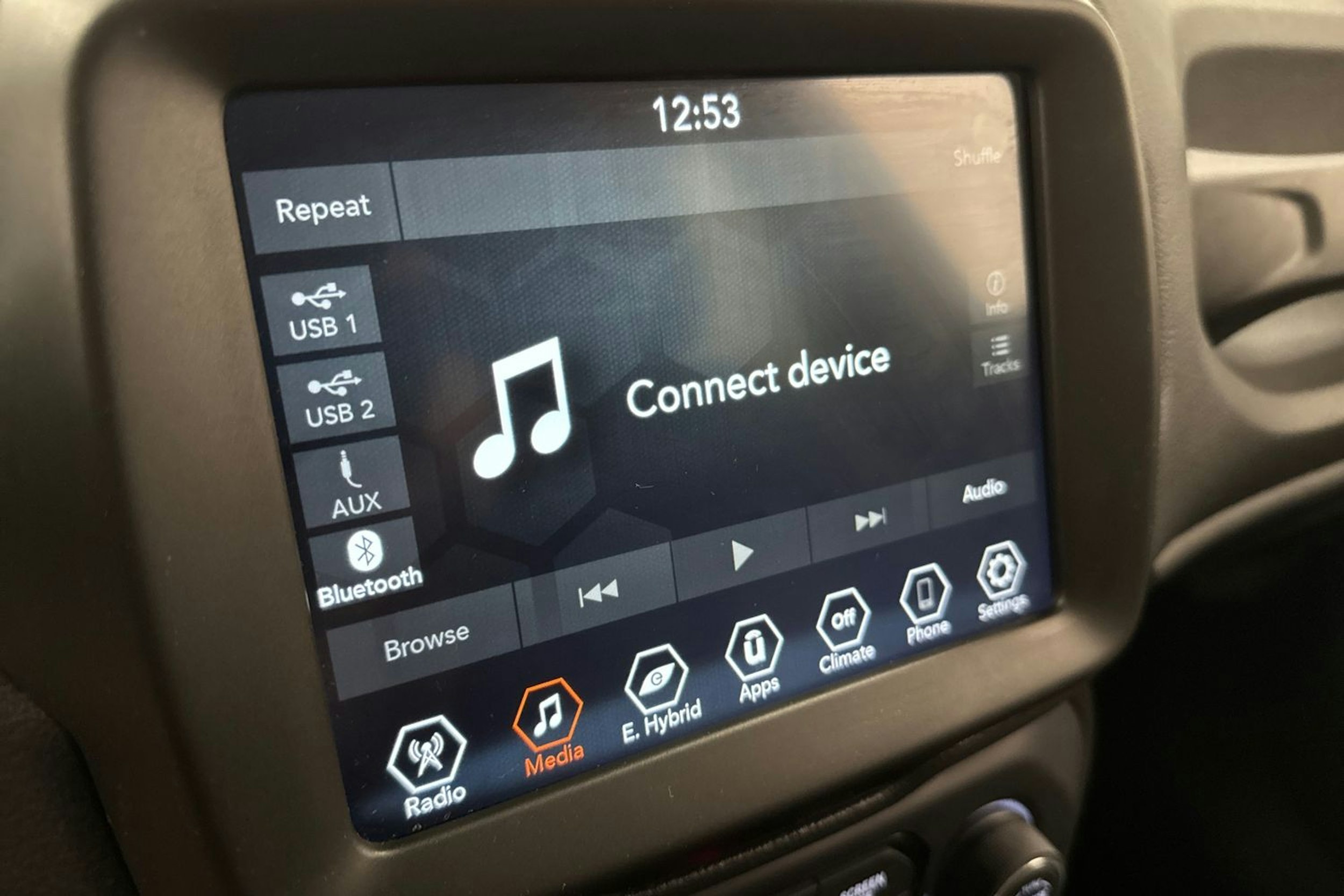 musta Jeep Renegade 2020 kuva 23.