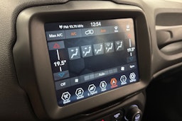 musta Jeep Renegade 2020 kuva 25.