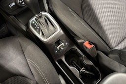 musta Jeep Renegade 2020 kuva 27.