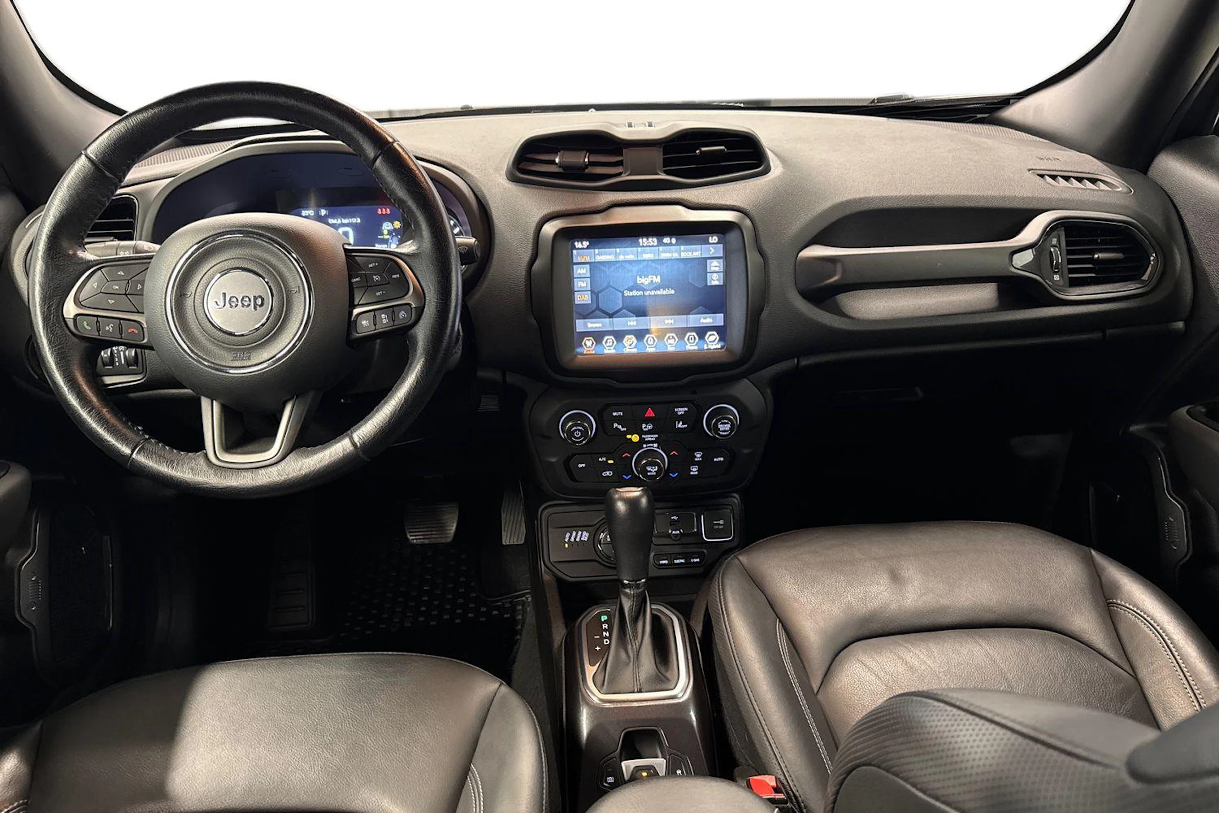musta Jeep Renegade 2020 kuva 7.