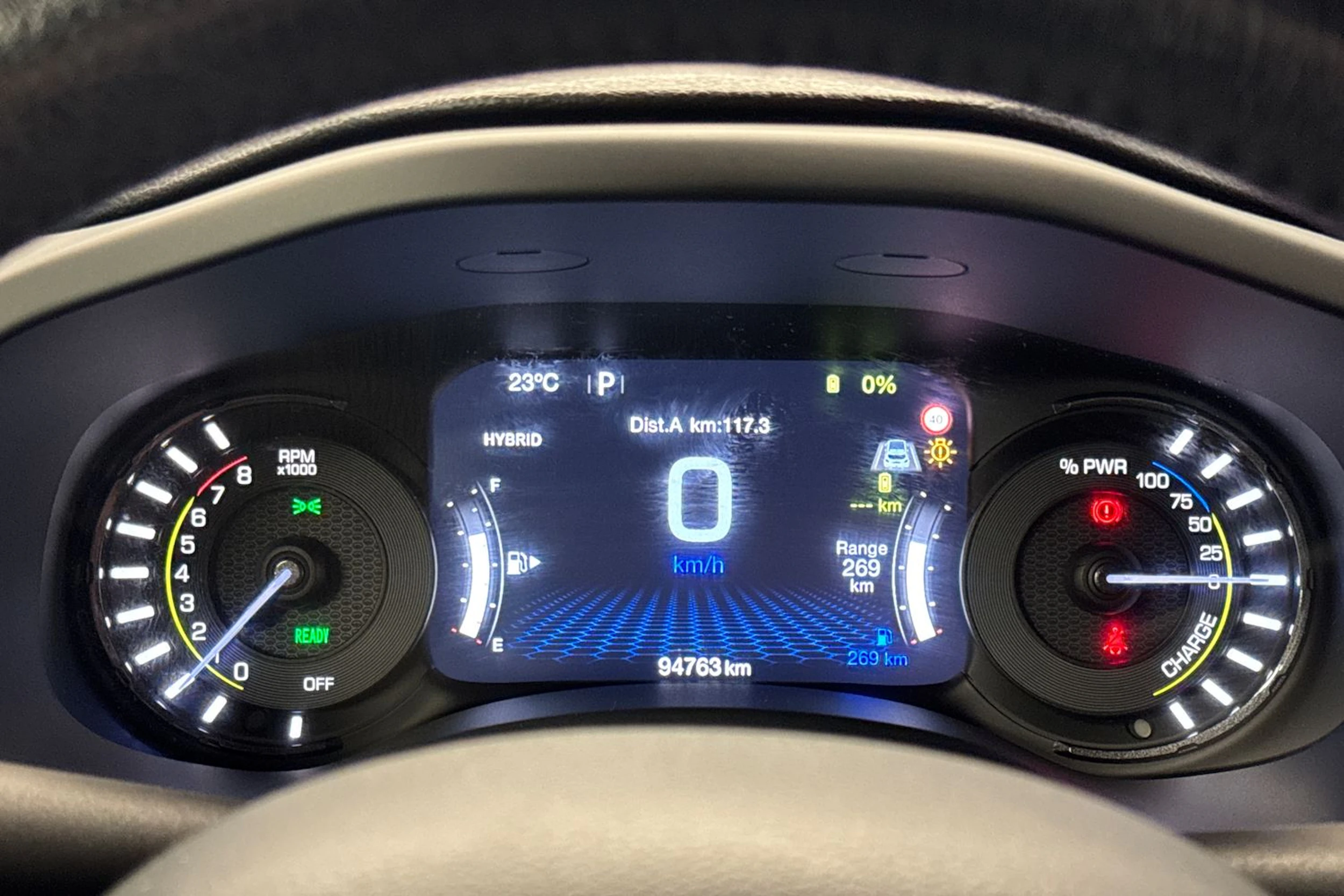 musta Jeep Renegade 2020 kuva 15.