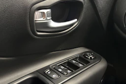 musta Jeep Renegade 2020 kuva 24.