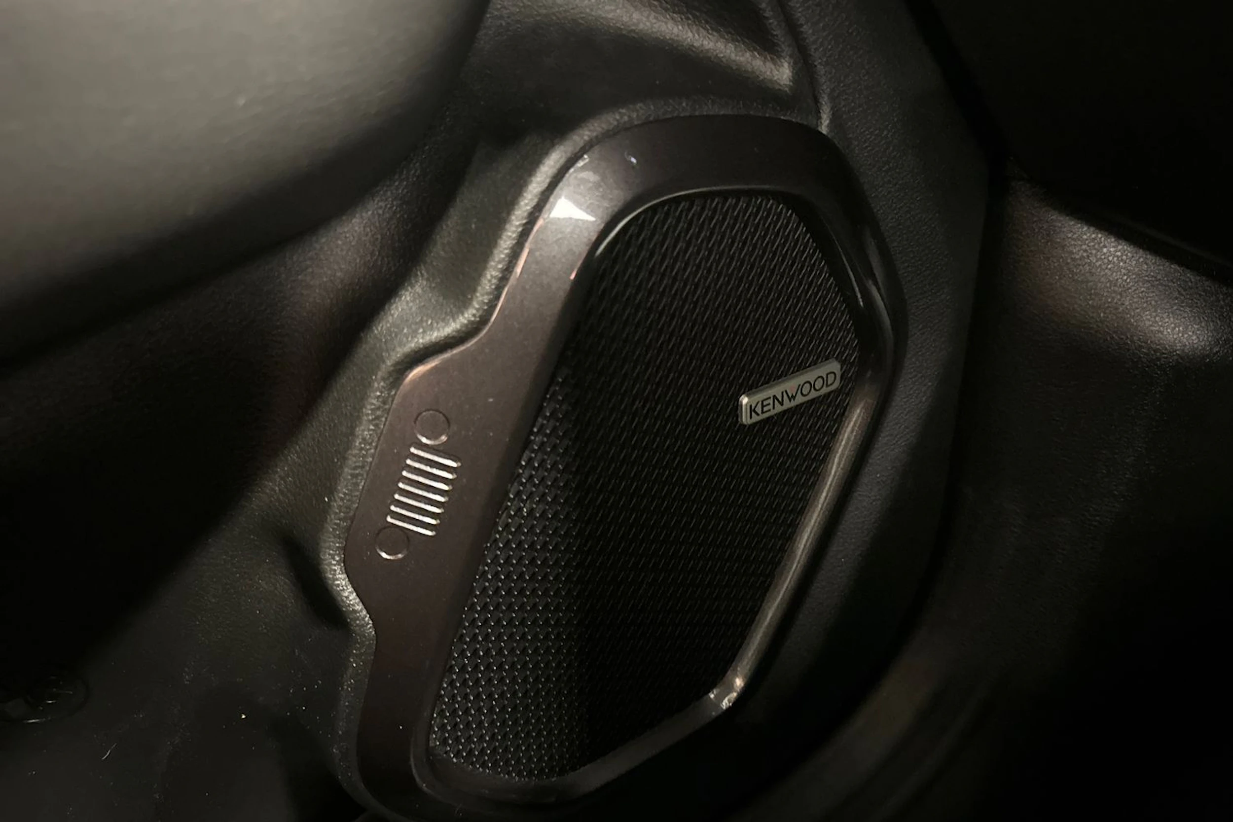 musta Jeep Renegade 2020 kuva 26.