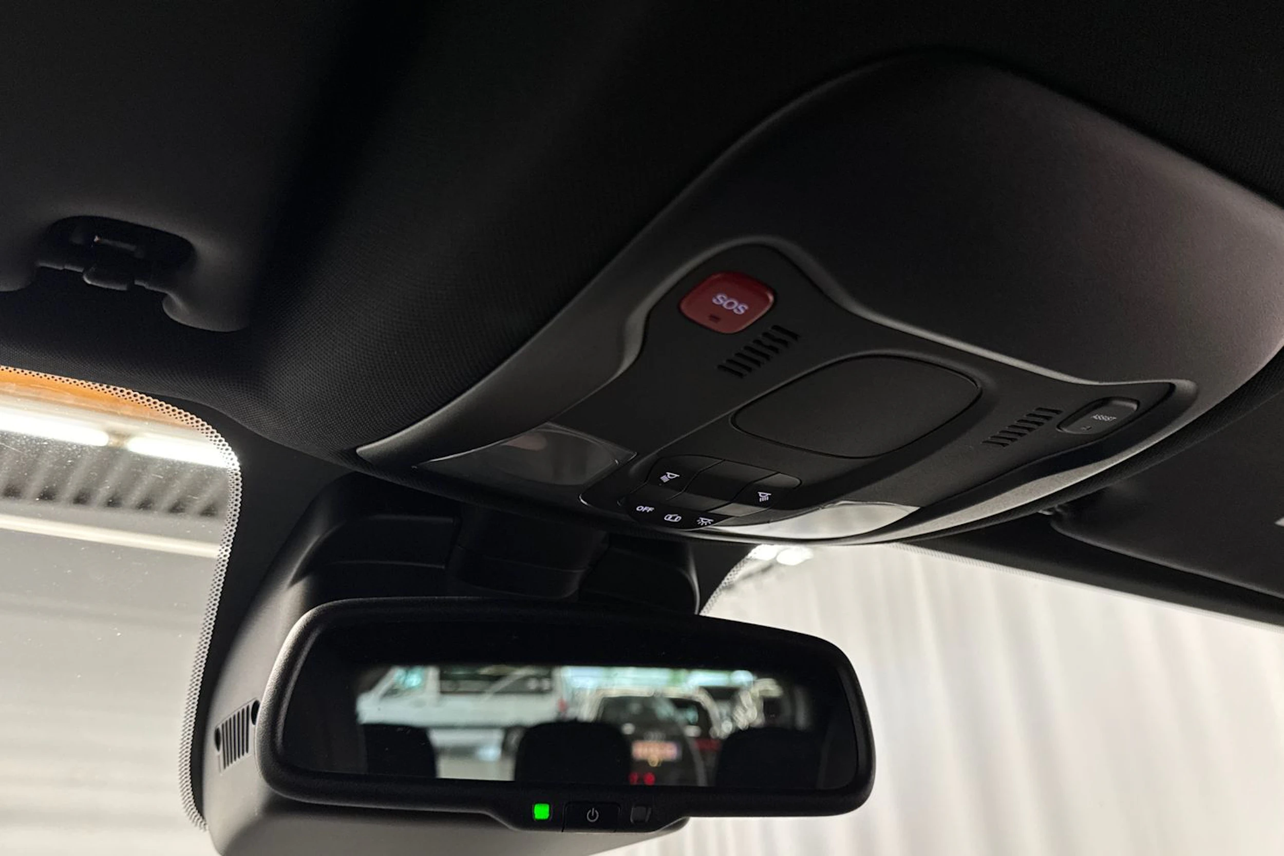 musta Jeep Renegade 2020 kuva 27.