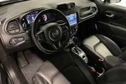 harmaa Jeep Renegade 2021 kuva 6.