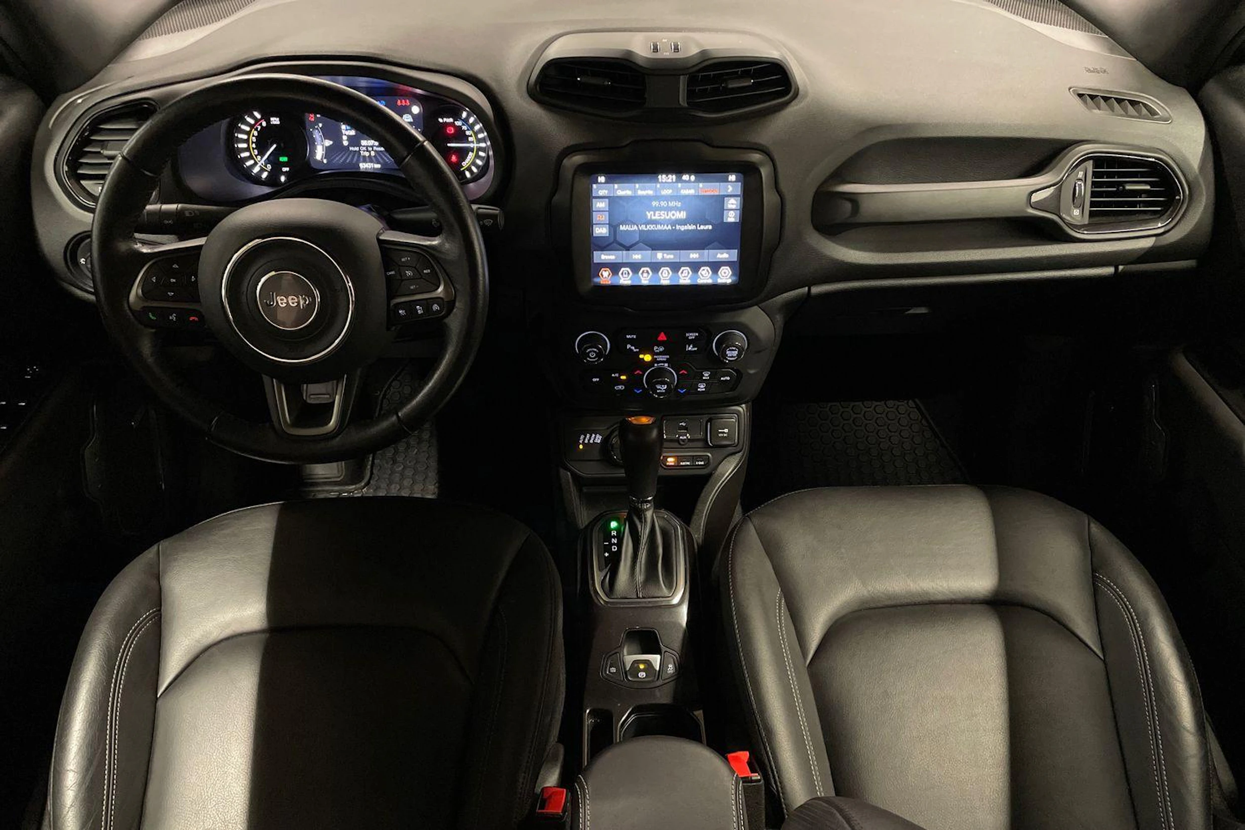 harmaa Jeep Renegade 2021 kuva 7.