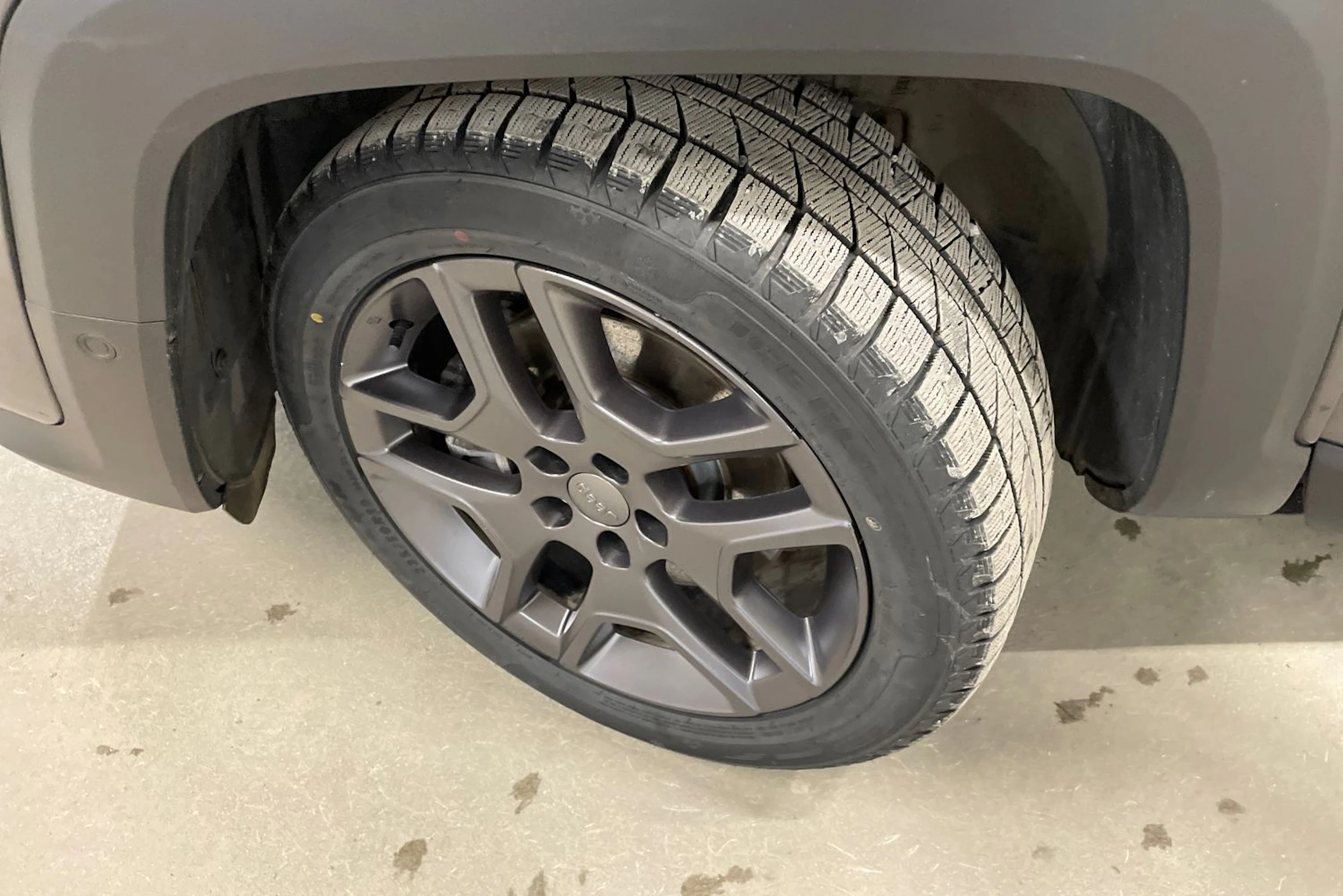 harmaa Jeep Renegade 2021 kuva 10.