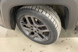 harmaa Jeep Renegade 2021 kuva 10.