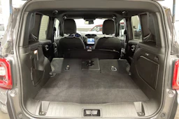 harmaa Jeep Renegade 2021 kuva 11.