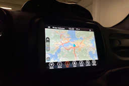 harmaa Jeep Renegade 2021 kuva 13.