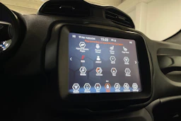 harmaa Jeep Renegade 2021 kuva 14.