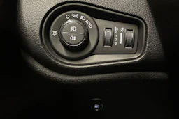 harmaa Jeep Renegade 2021 kuva 19.