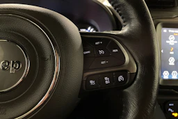 harmaa Jeep Renegade 2021 kuva 21.