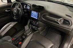 harmaa Jeep Renegade 2021 kuva 24.