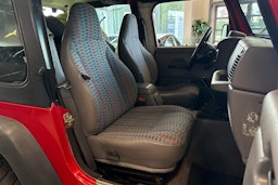 Punainen Jeep Wrangler 1997 kuva 7.