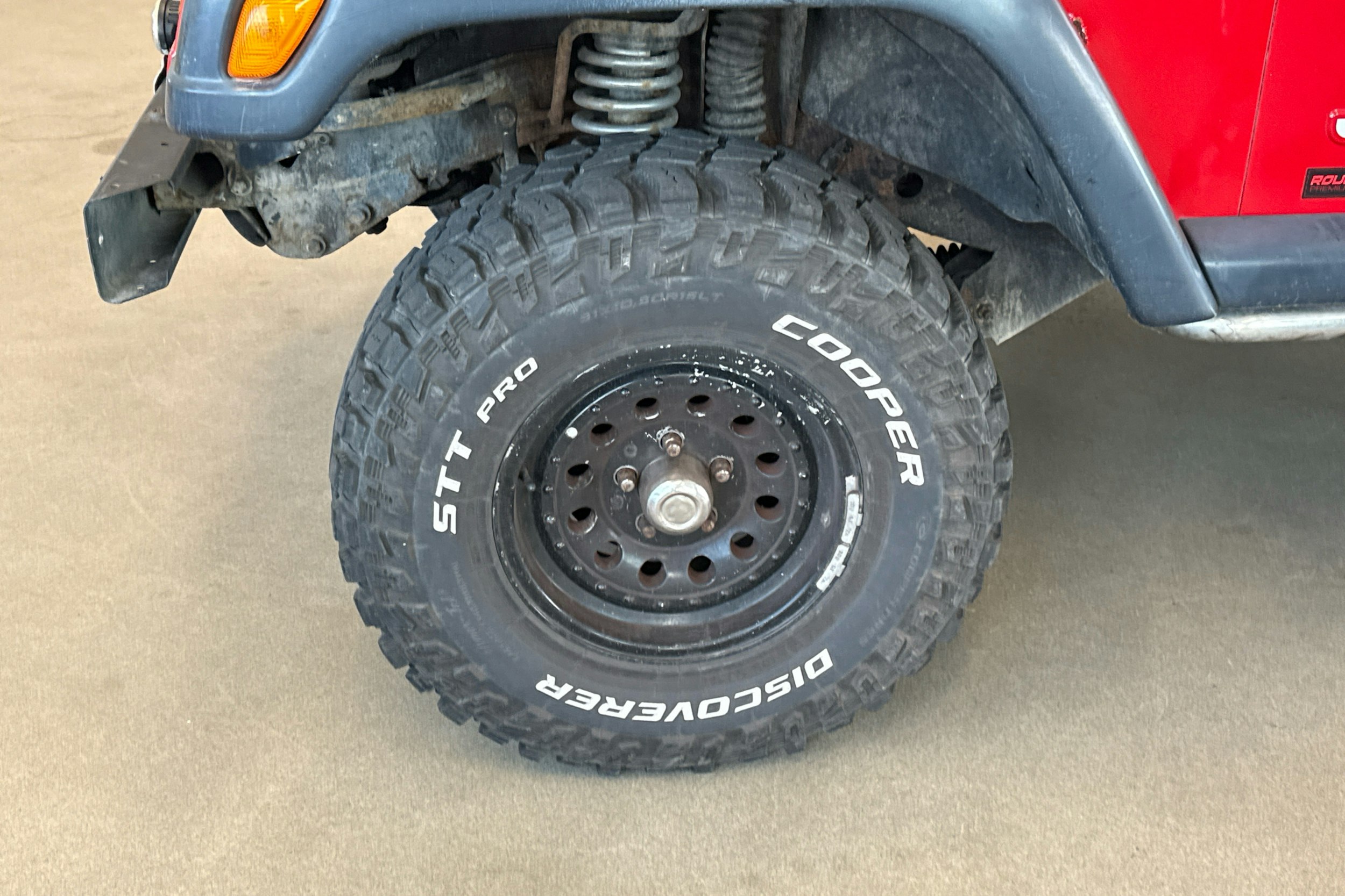 Punainen Jeep Wrangler 1997 kuva 9.