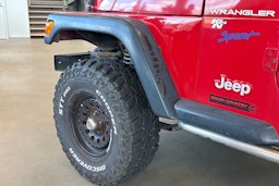 Punainen Jeep Wrangler 1997 kuva 10.