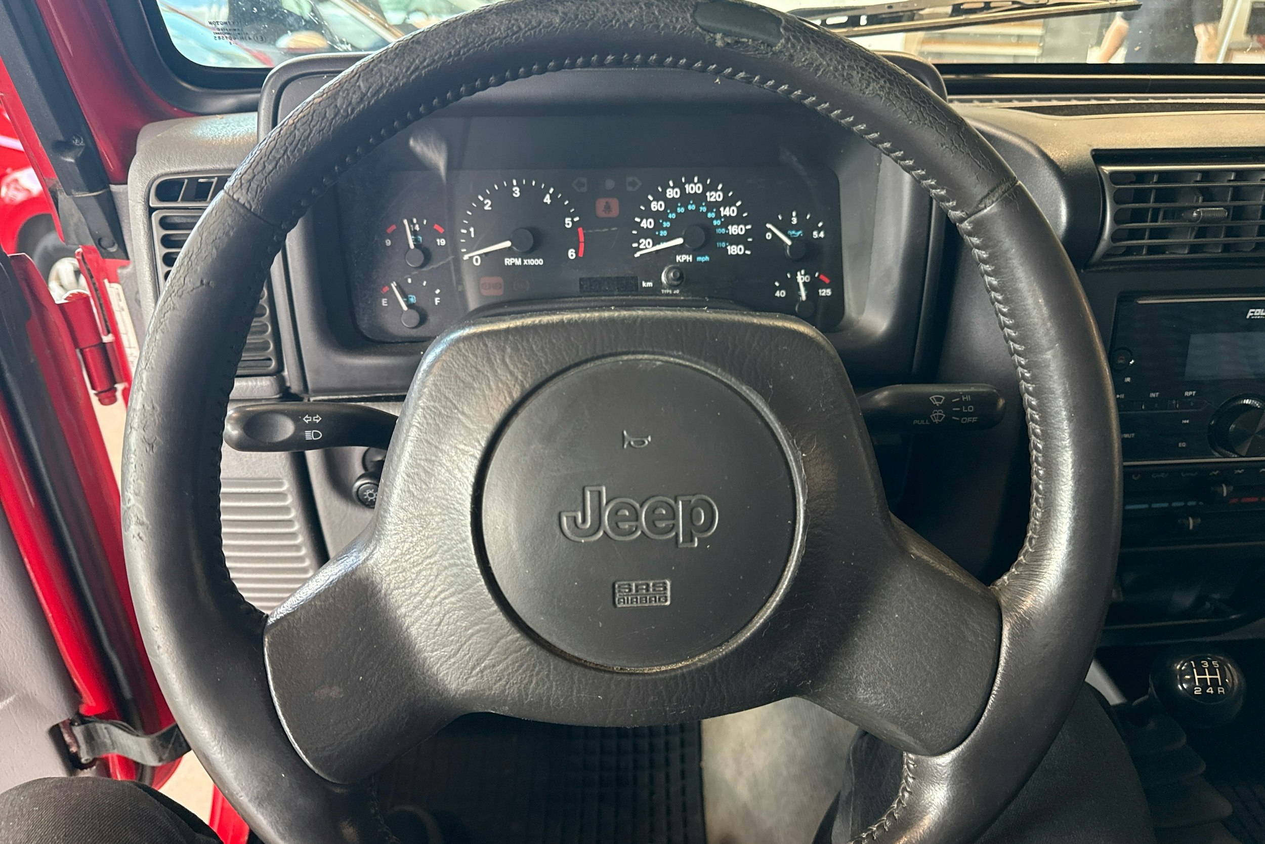 Punainen Jeep Wrangler 1997 kuva 11.