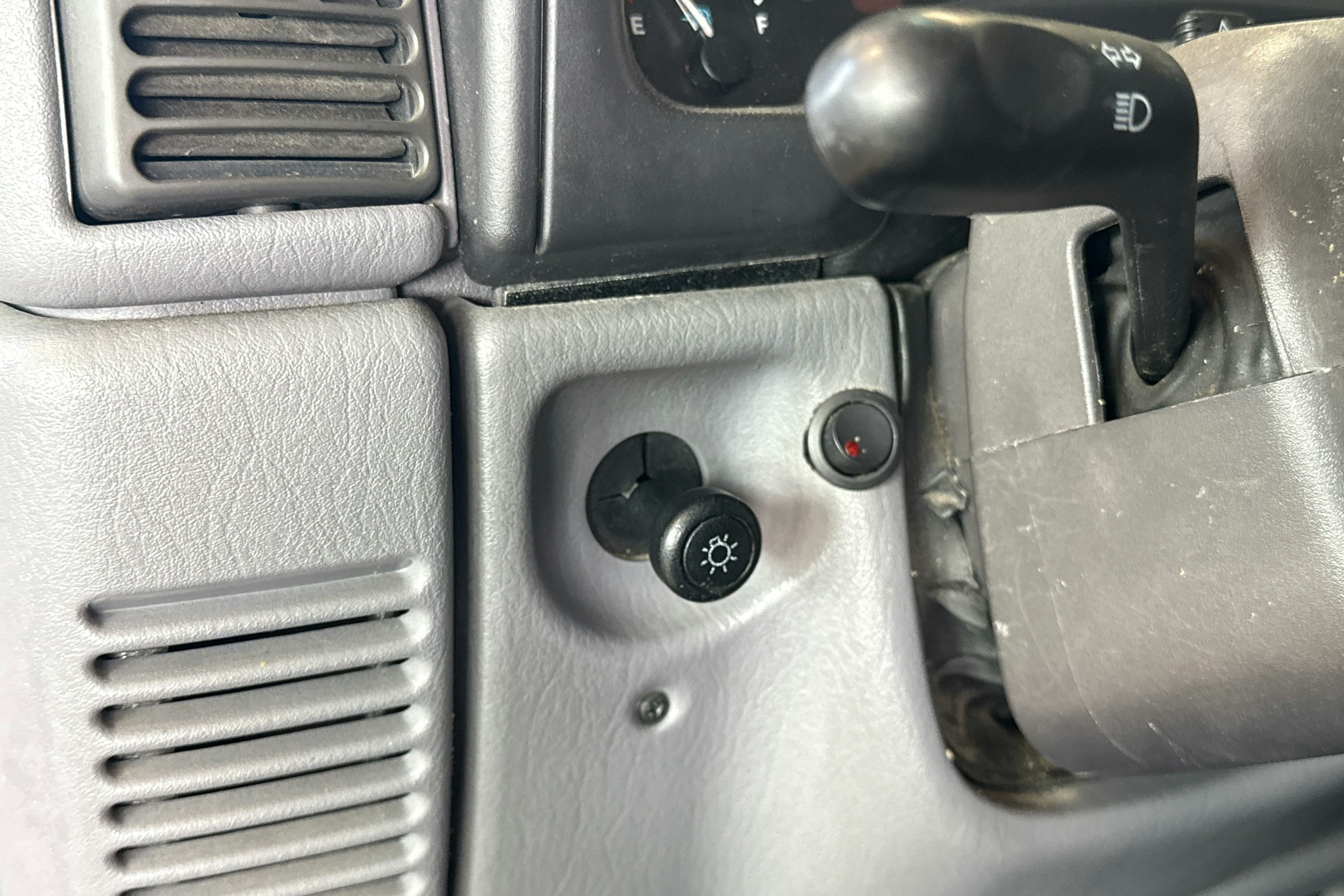 Punainen Jeep Wrangler 1997 kuva 15.