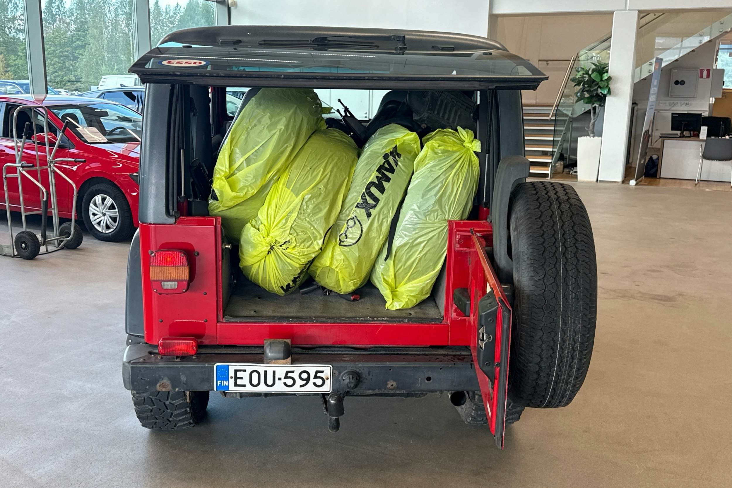 Punainen Jeep Wrangler 1997 kuva 18.