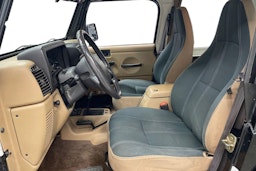 musta Jeep Wrangler 2000 kuva 7.