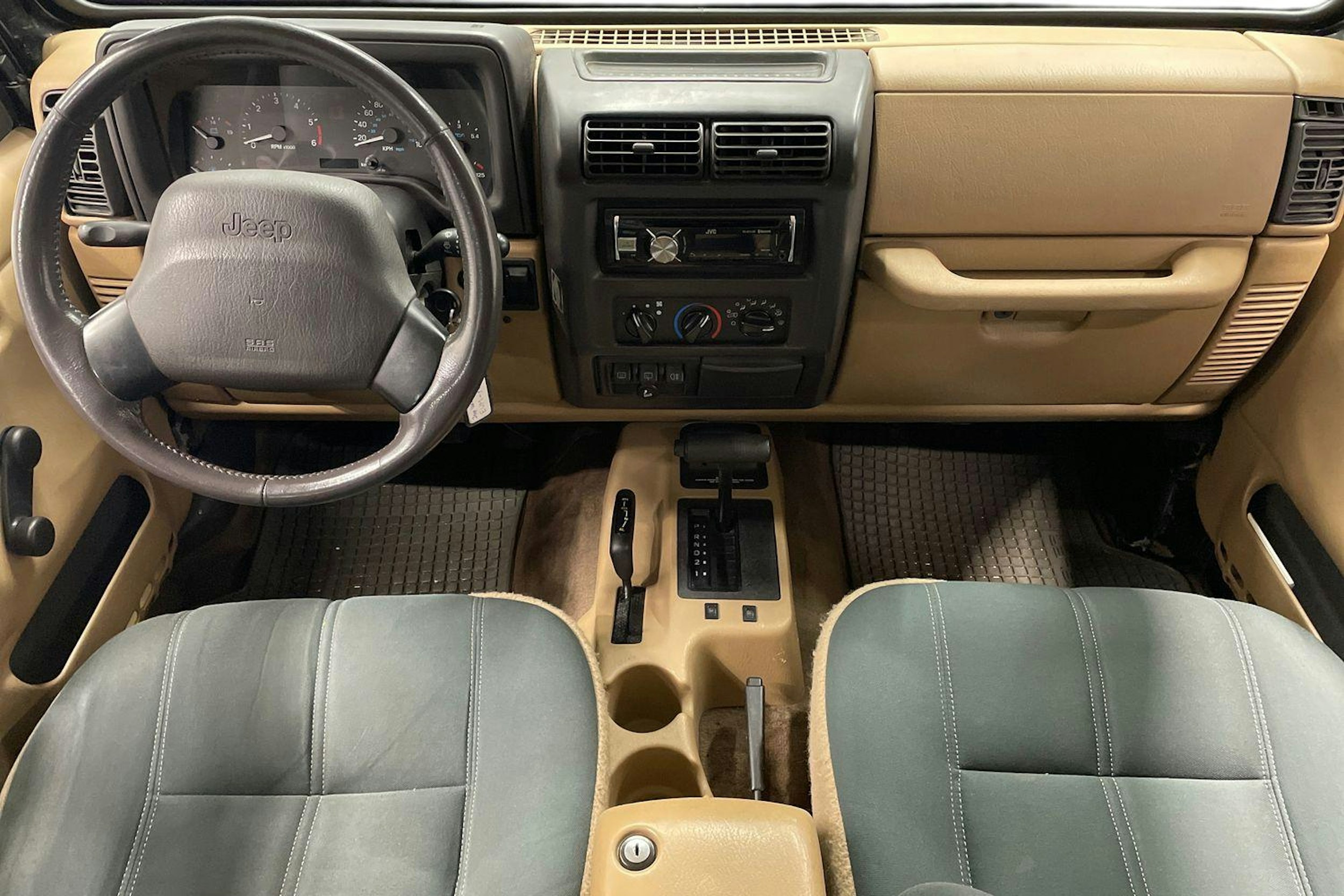 musta Jeep Wrangler 2000 kuva 8.