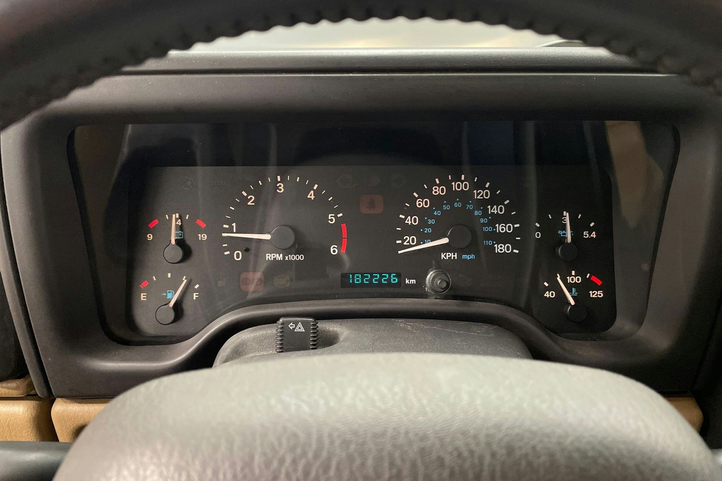 musta Jeep Wrangler 2000 kuva 12.