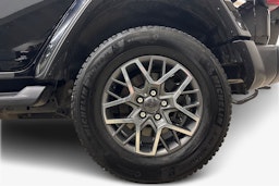 musta Jeep Wrangler 2022 kuva 11.