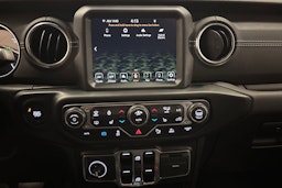 musta Jeep Wrangler 2022 kuva 15.