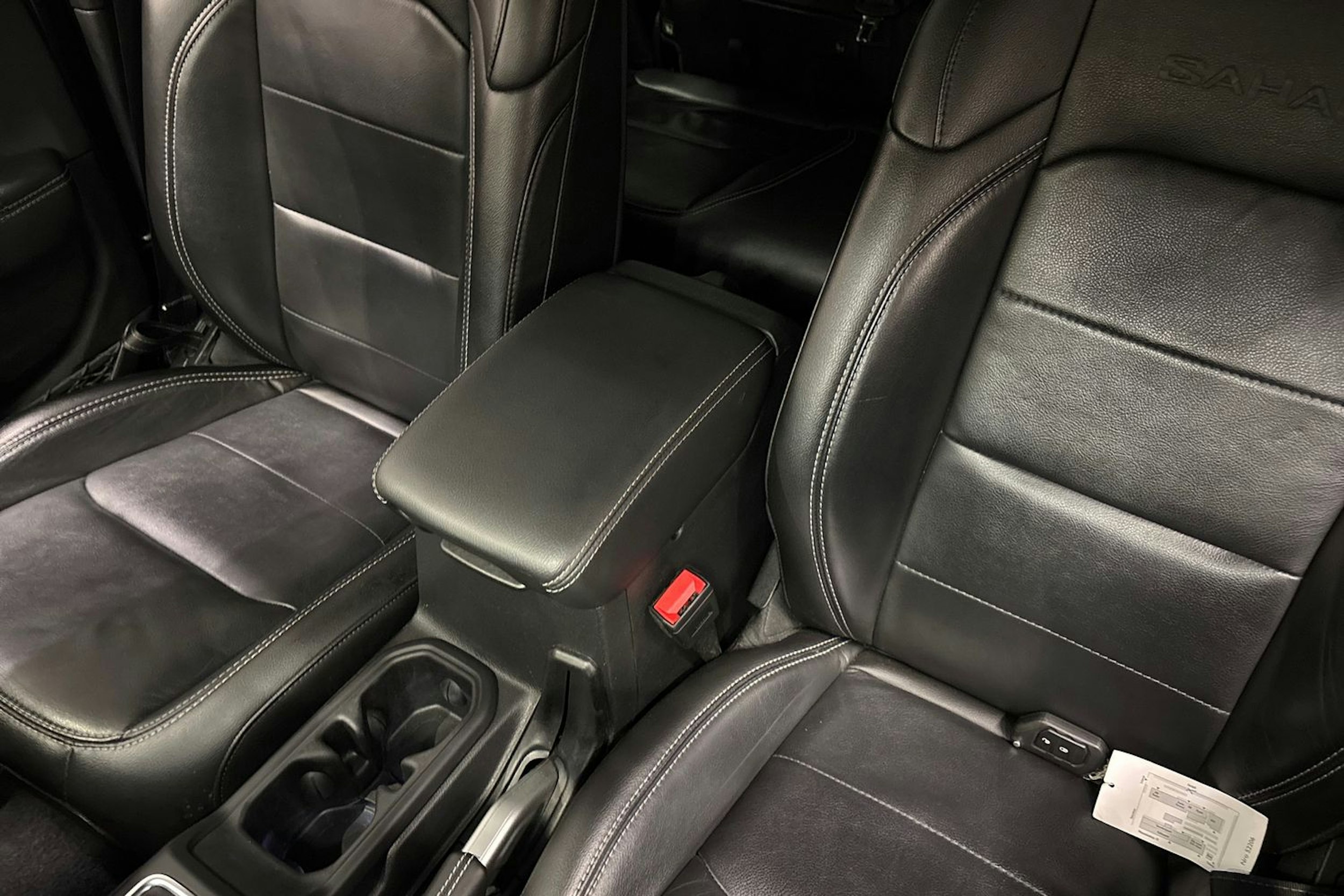 musta Jeep Wrangler 2022 kuva 17.