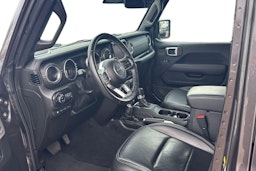 harmaa Jeep Wrangler 2022 kuva 6.
