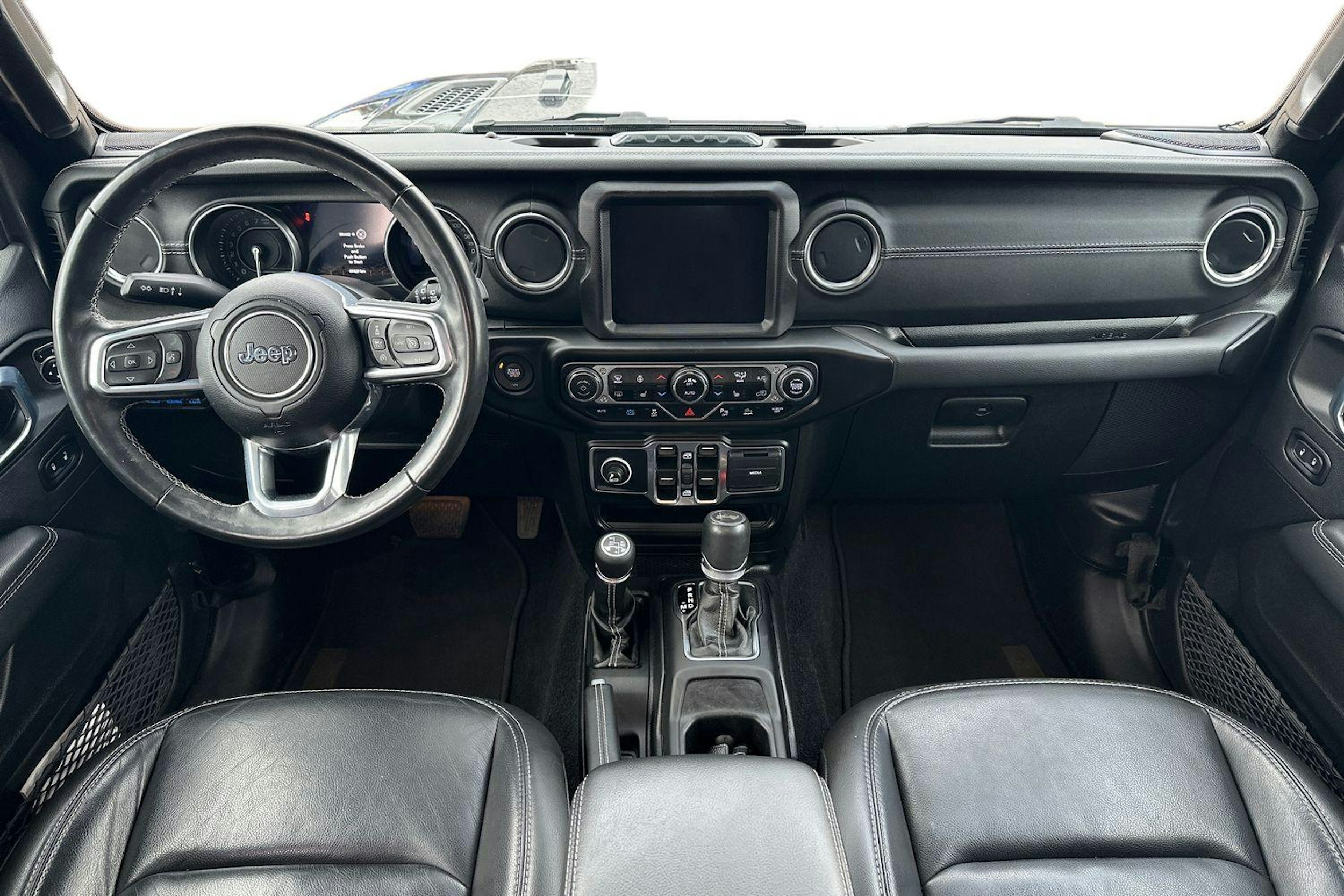 harmaa Jeep Wrangler 2022 kuva 7.