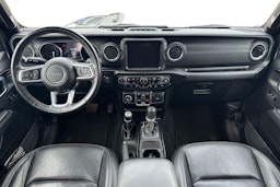harmaa Jeep Wrangler 2022 kuva 7.