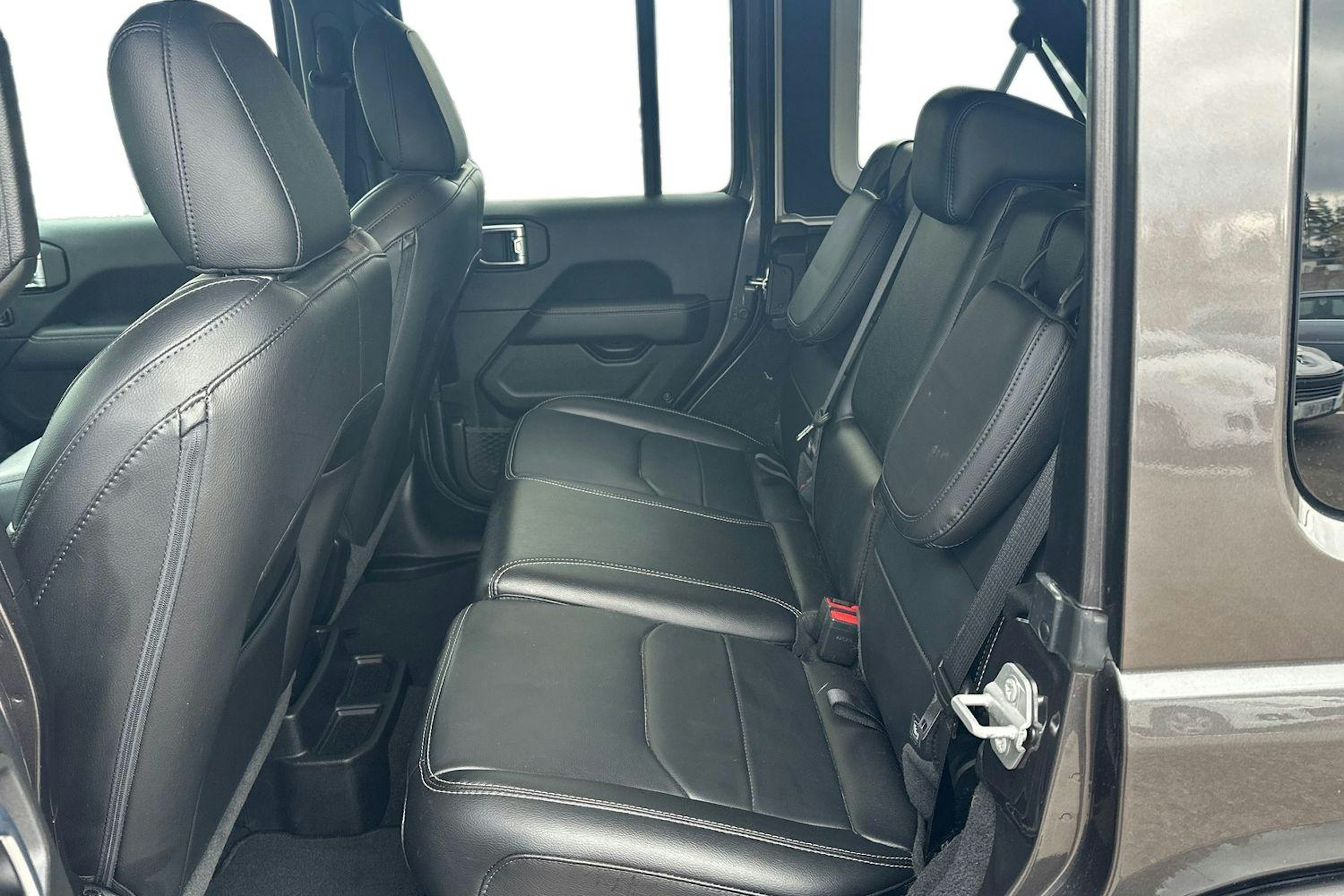 harmaa Jeep Wrangler 2022 kuva 8.