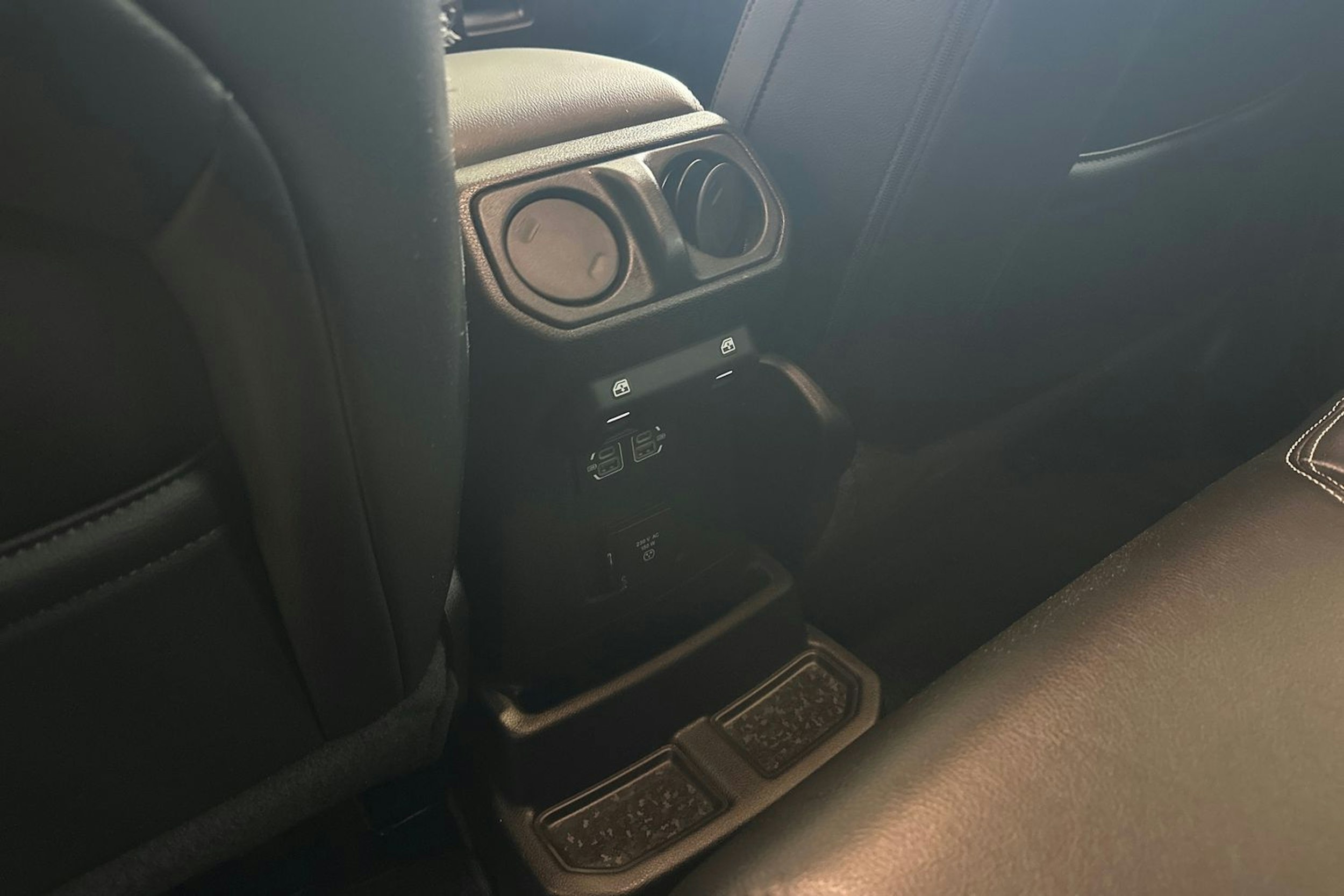 harmaa Jeep Wrangler 2022 kuva 11.