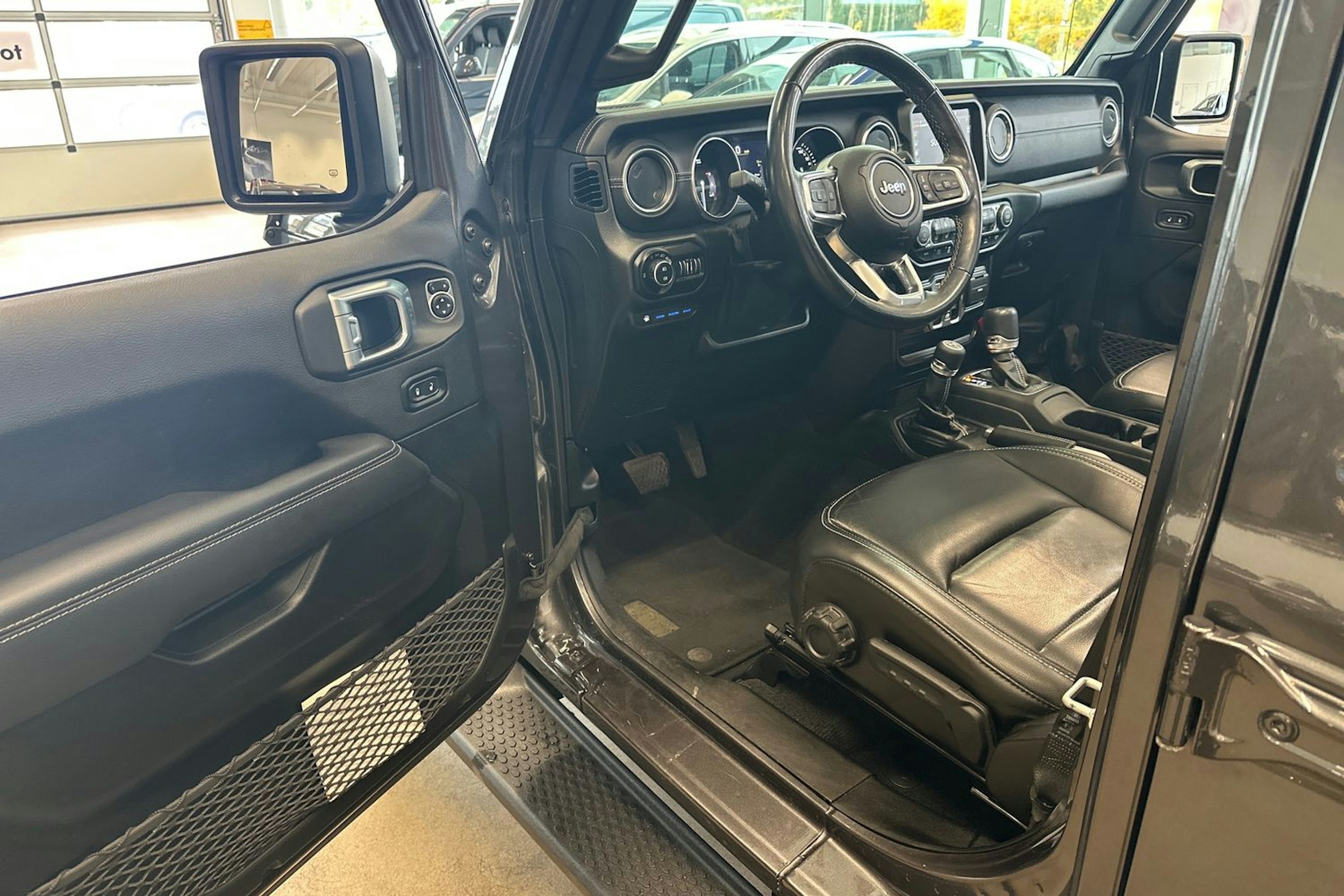 harmaa Jeep Wrangler 2022 kuva 22.