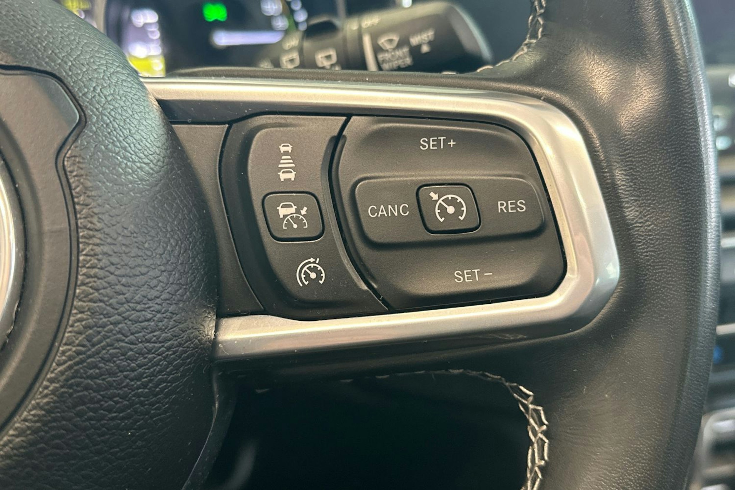harmaa Jeep Wrangler 2022 kuva 26.