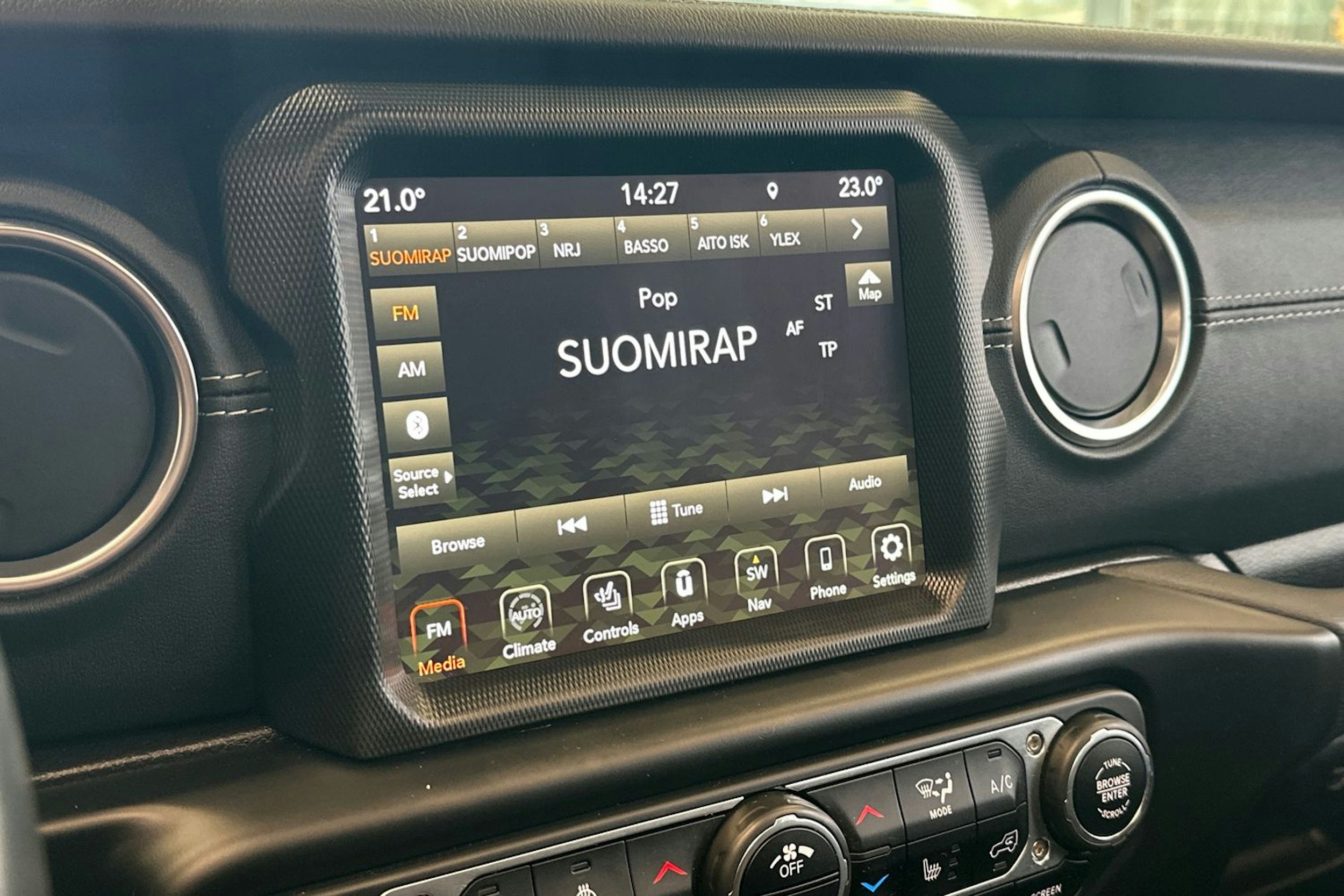 harmaa Jeep Wrangler 2022 kuva 30.
