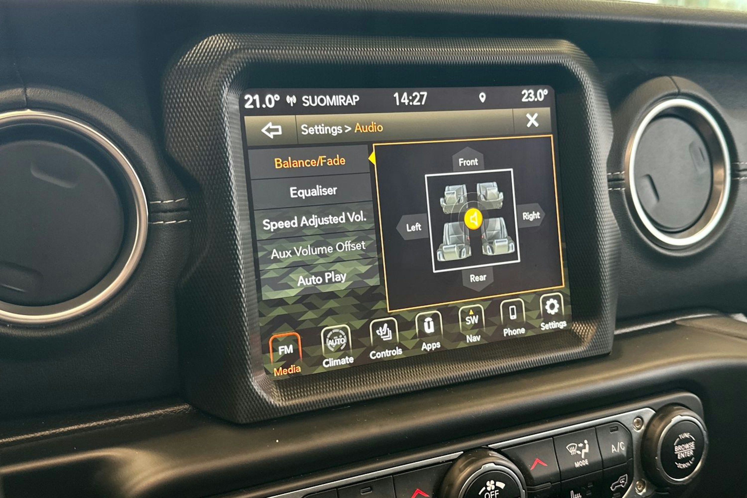 harmaa Jeep Wrangler 2022 kuva 32.