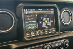 harmaa Jeep Wrangler 2022 kuva 32.