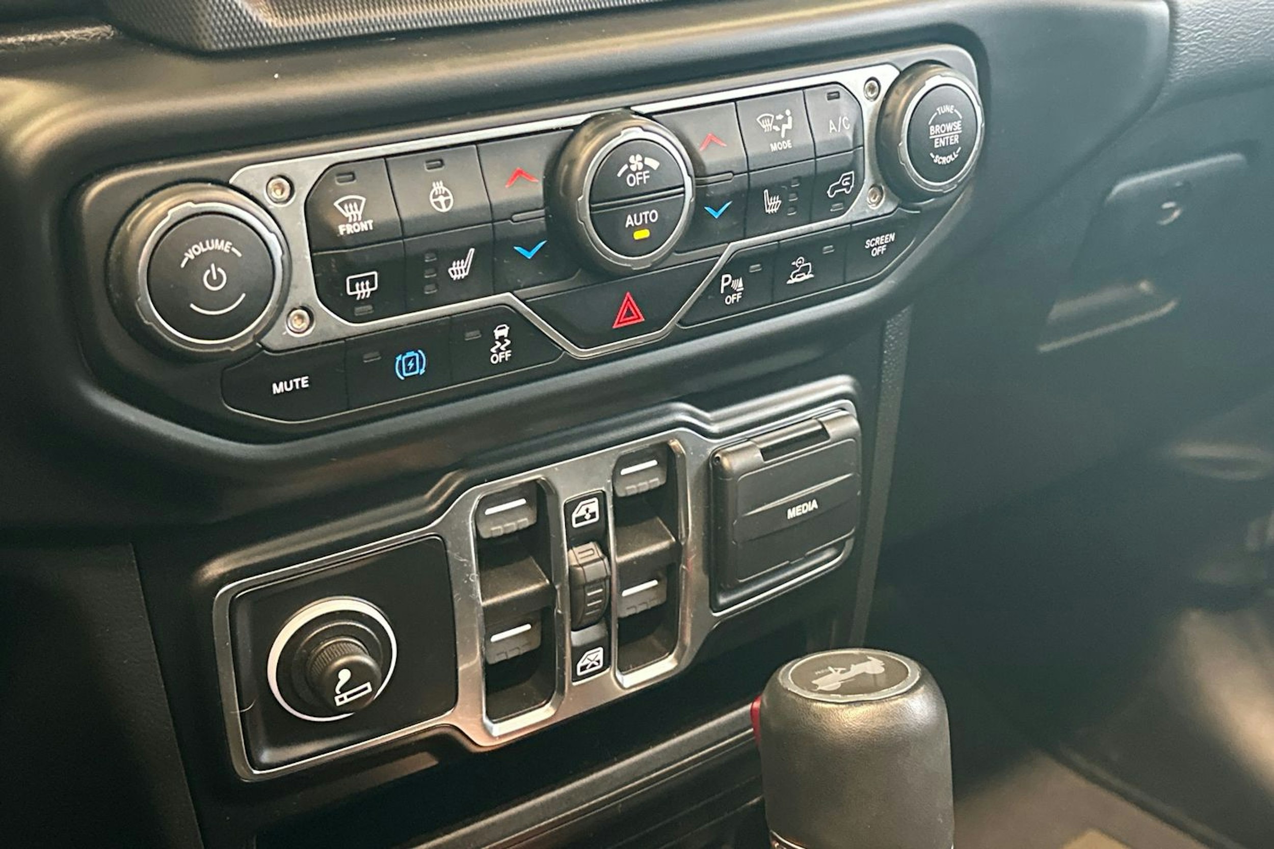 harmaa Jeep Wrangler 2022 kuva 35.