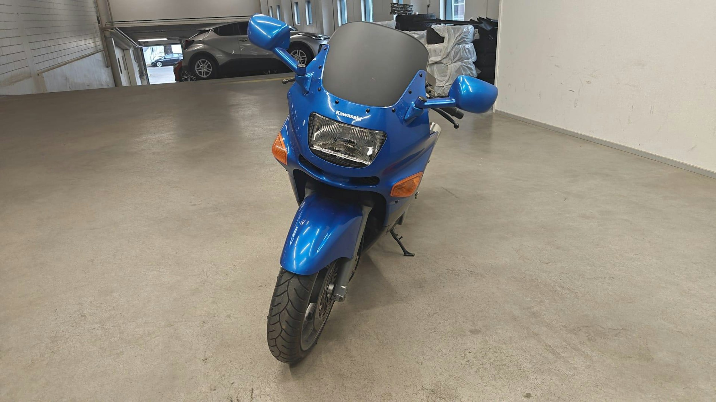 sininen Kawasaki ZZR 2002 kuva 2.