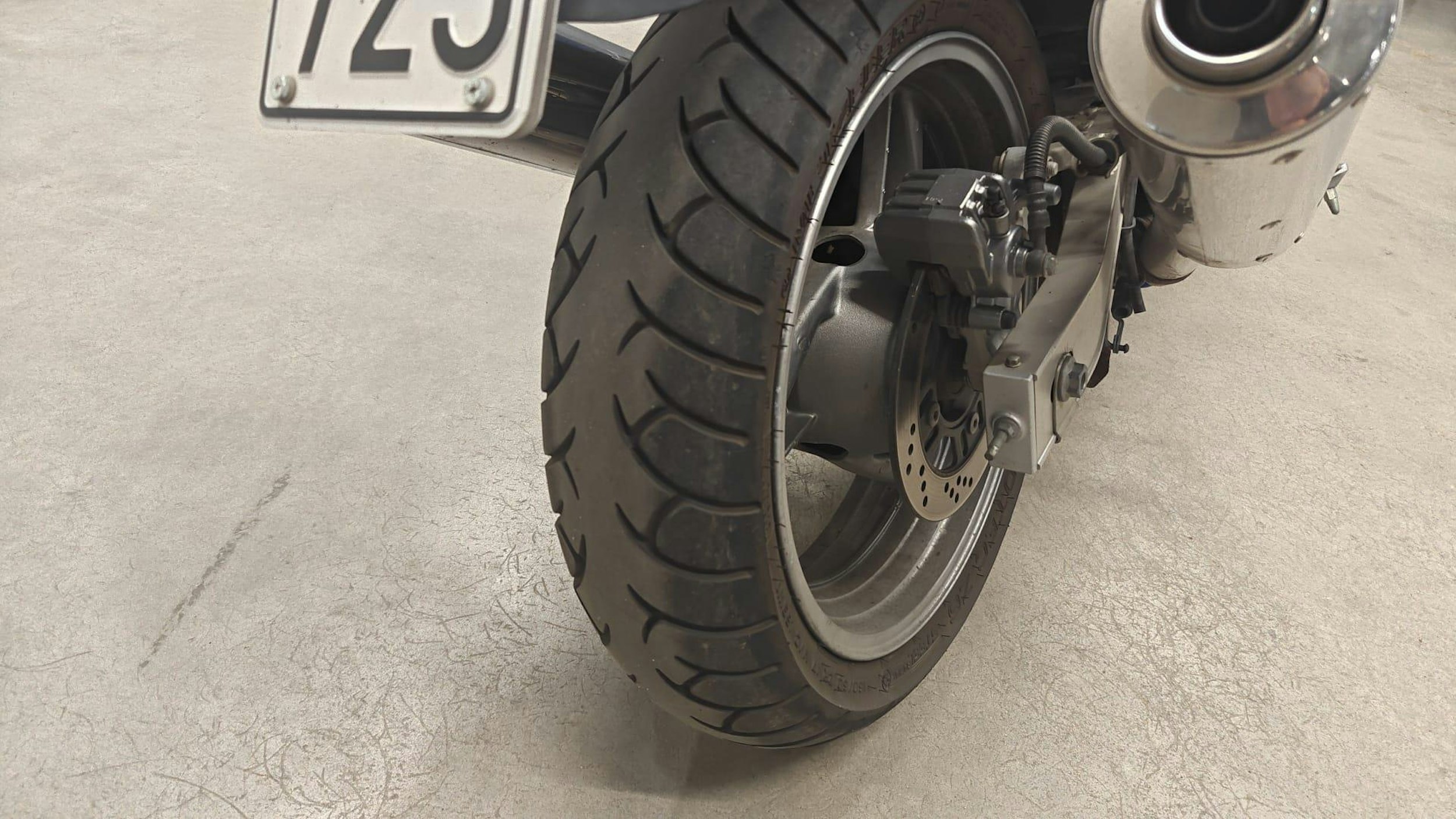sininen Kawasaki ZZR 2002 kuva 7.