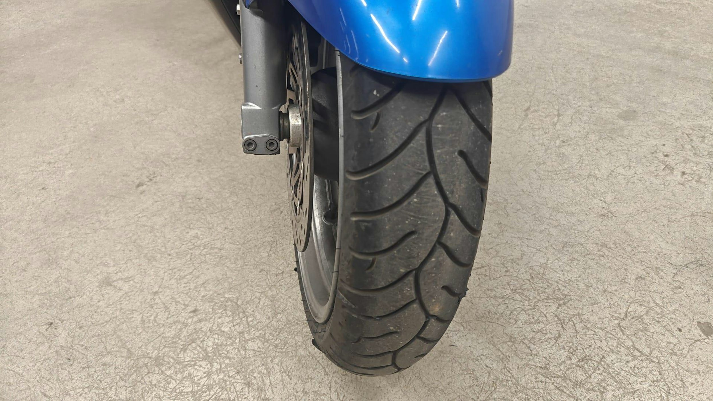 sininen Kawasaki ZZR 2002 kuva 8.