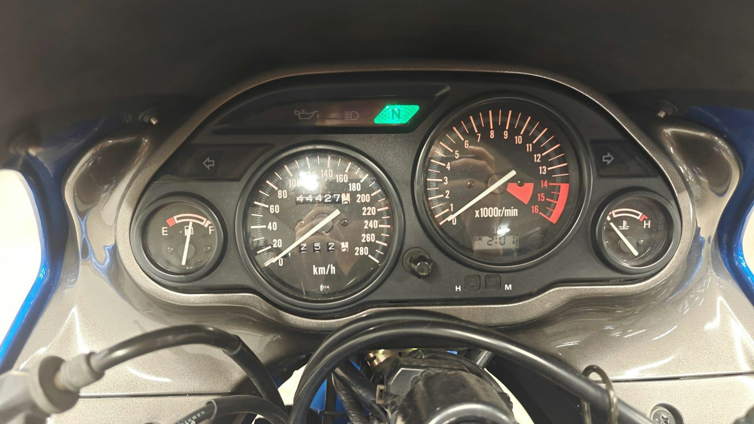 sininen Kawasaki ZZR 2002 kuva 9.