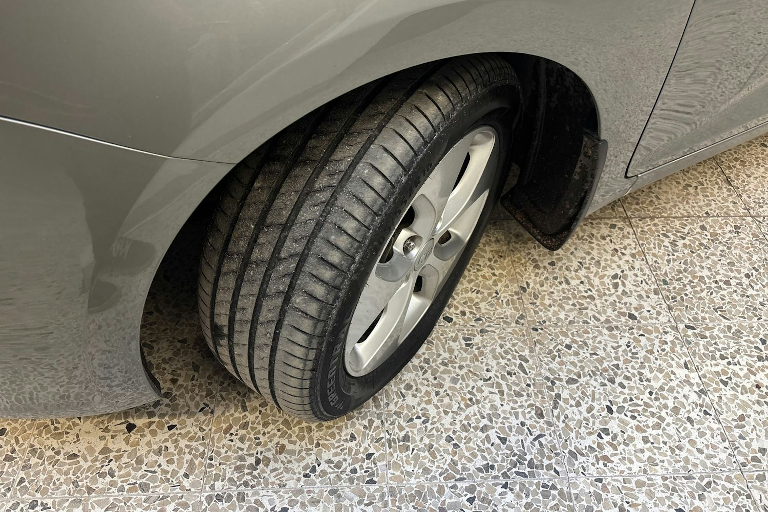 Hopea Kia Carens 2013 kuva 13.