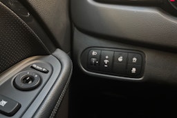 Hopea Kia Carens 2013 kuva 17.