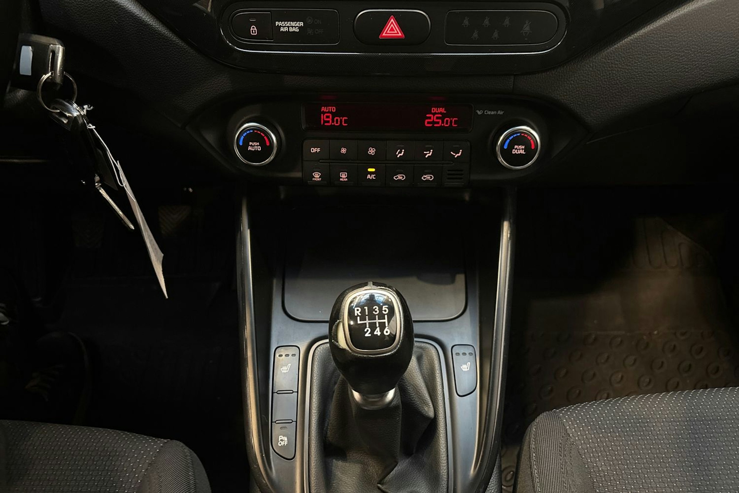 Hopea Kia Carens 2013 kuva 21.