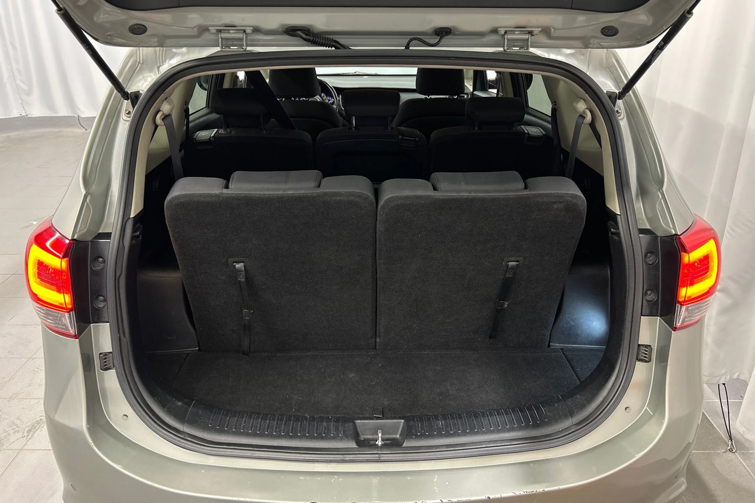 hopea Kia Carens 2014 kuva 13.