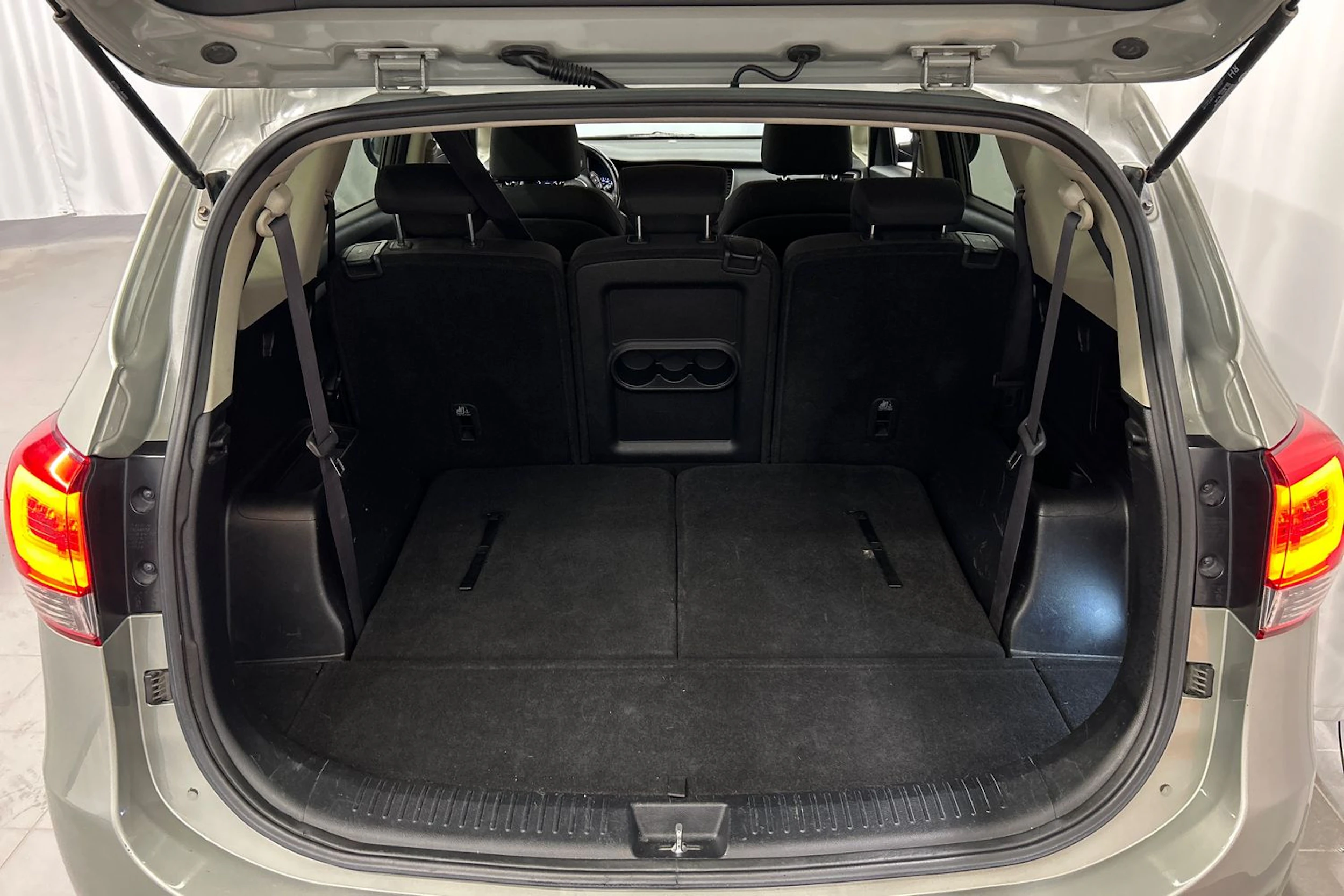hopea Kia Carens 2014 kuva 14.